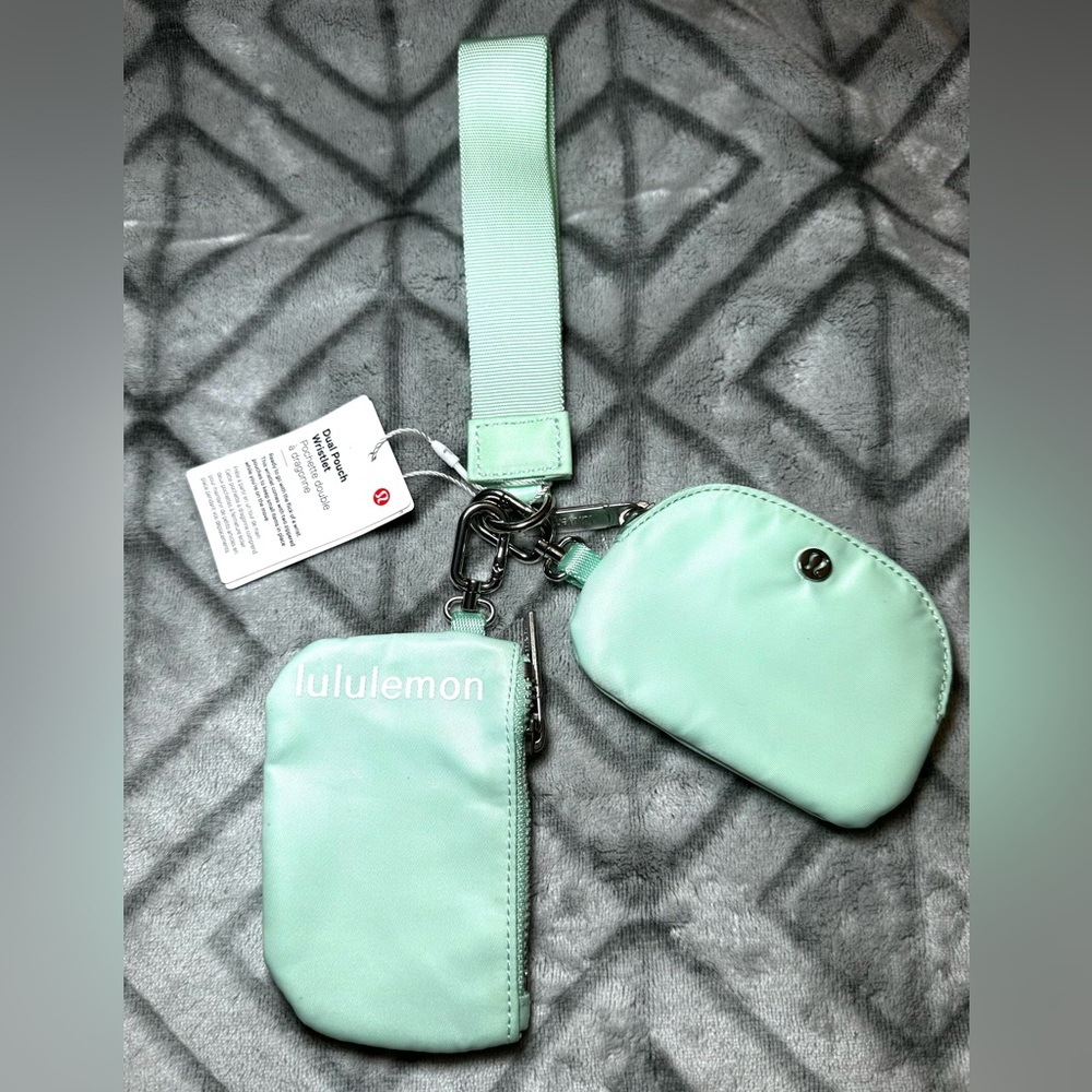 Lululemon Mint Green Dual Pouch Wristlet 💚🤍